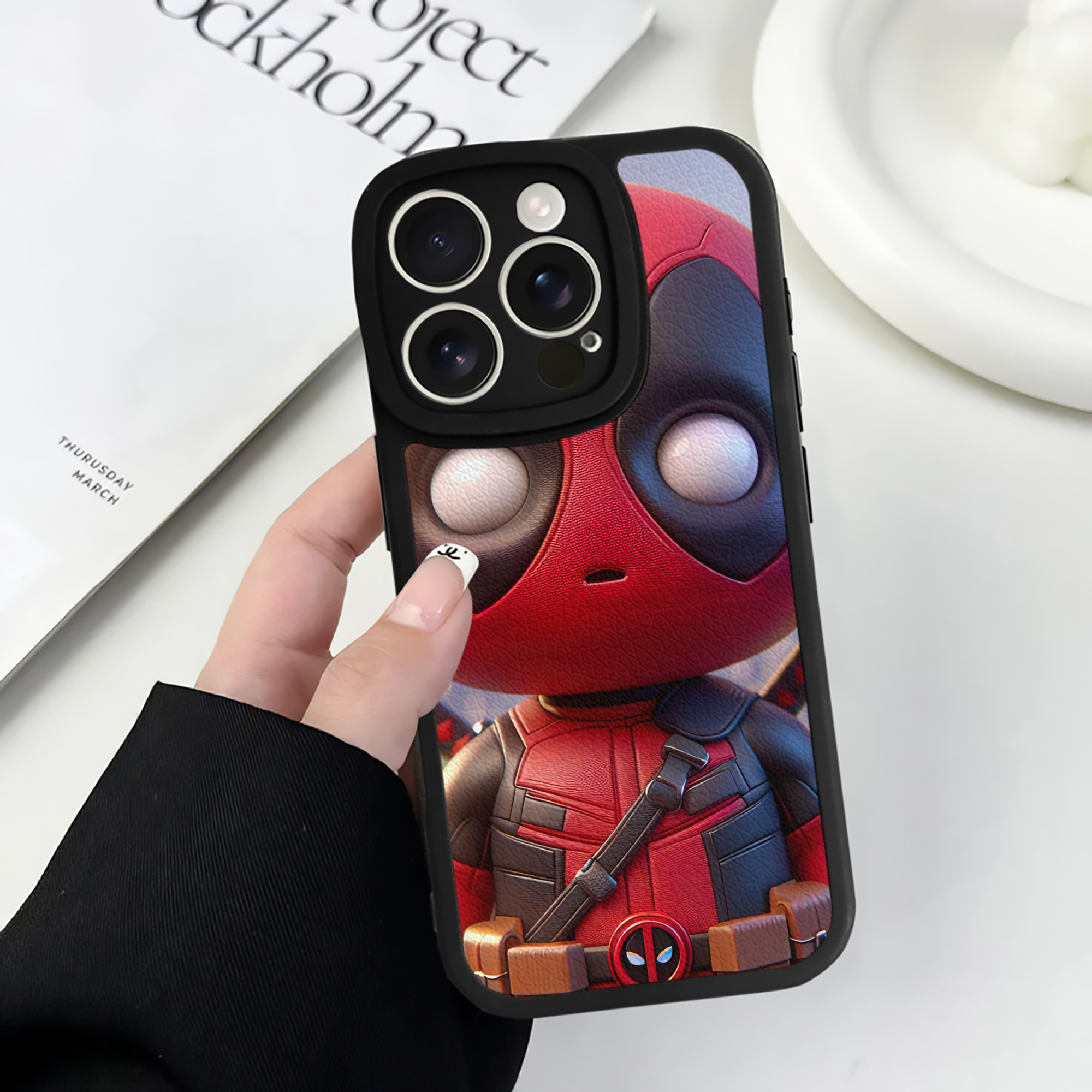 （画像用） Deadpool デッドプール 【iPhone 16シリーズ対応】シリコンスマホケース（レザー調） 材質：シリコン